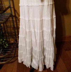 Beautiful Off White crinkled Multiples skirt